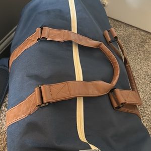 Herschel Novel Weekender Duffel in Navy